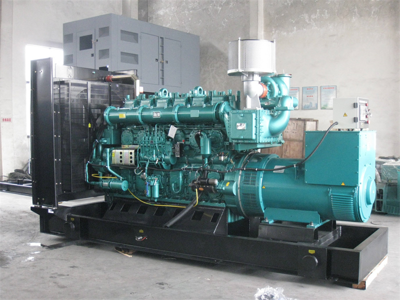 加查200KW 柴油发电机的油耗是多少？