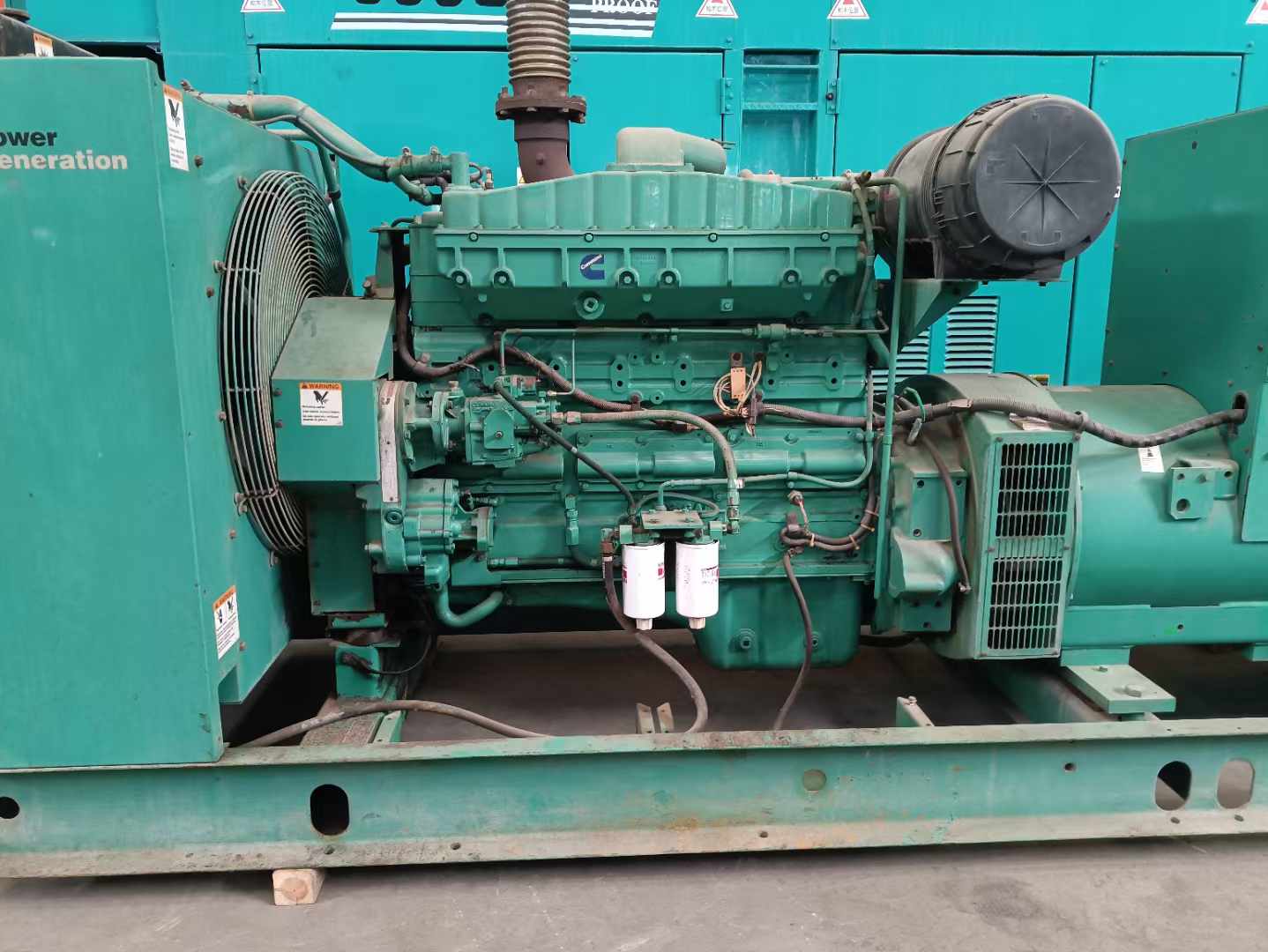 加查过载会对 600kW 柴油发电机组造成哪些损害？